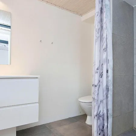 6 Person In Sydals-by Traum